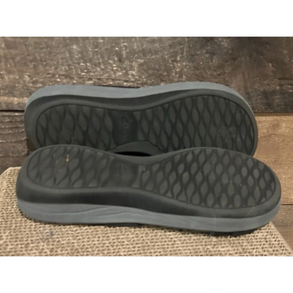 Clarks Cloudsteppers Aria Belle woman's 8.5 Black Soft Wedge Cushion Sandals‎